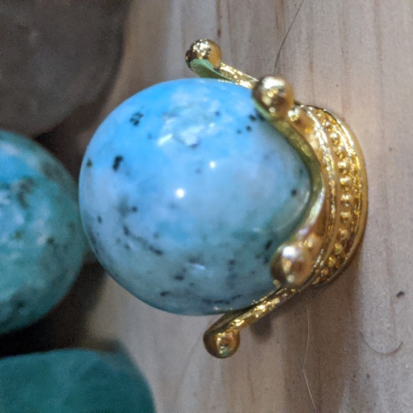 "The Prince" Chrysoprase mini sphere - Picture 2 of 4